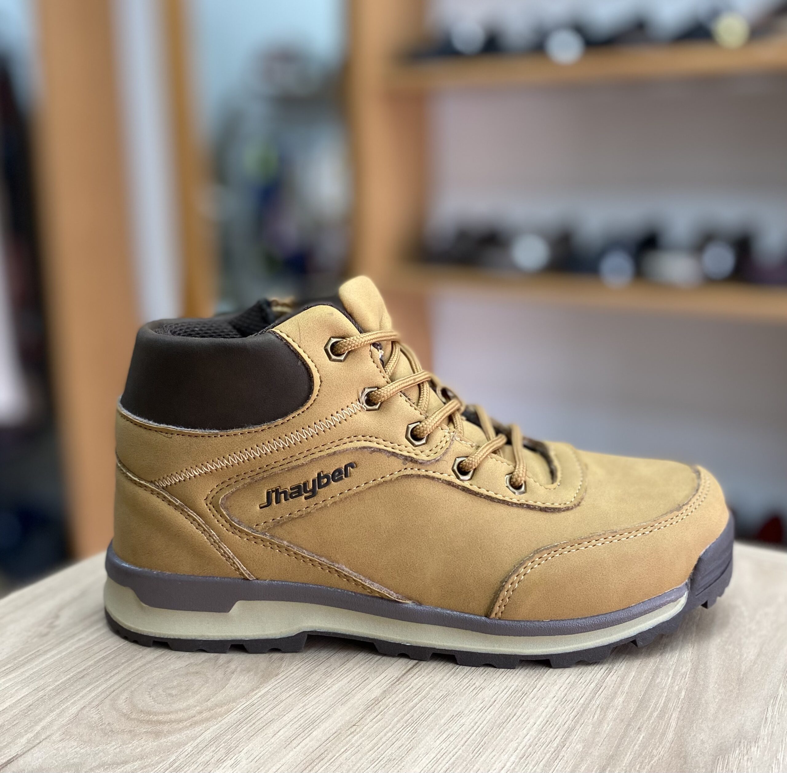 J´Hayber Bota Chista Camel