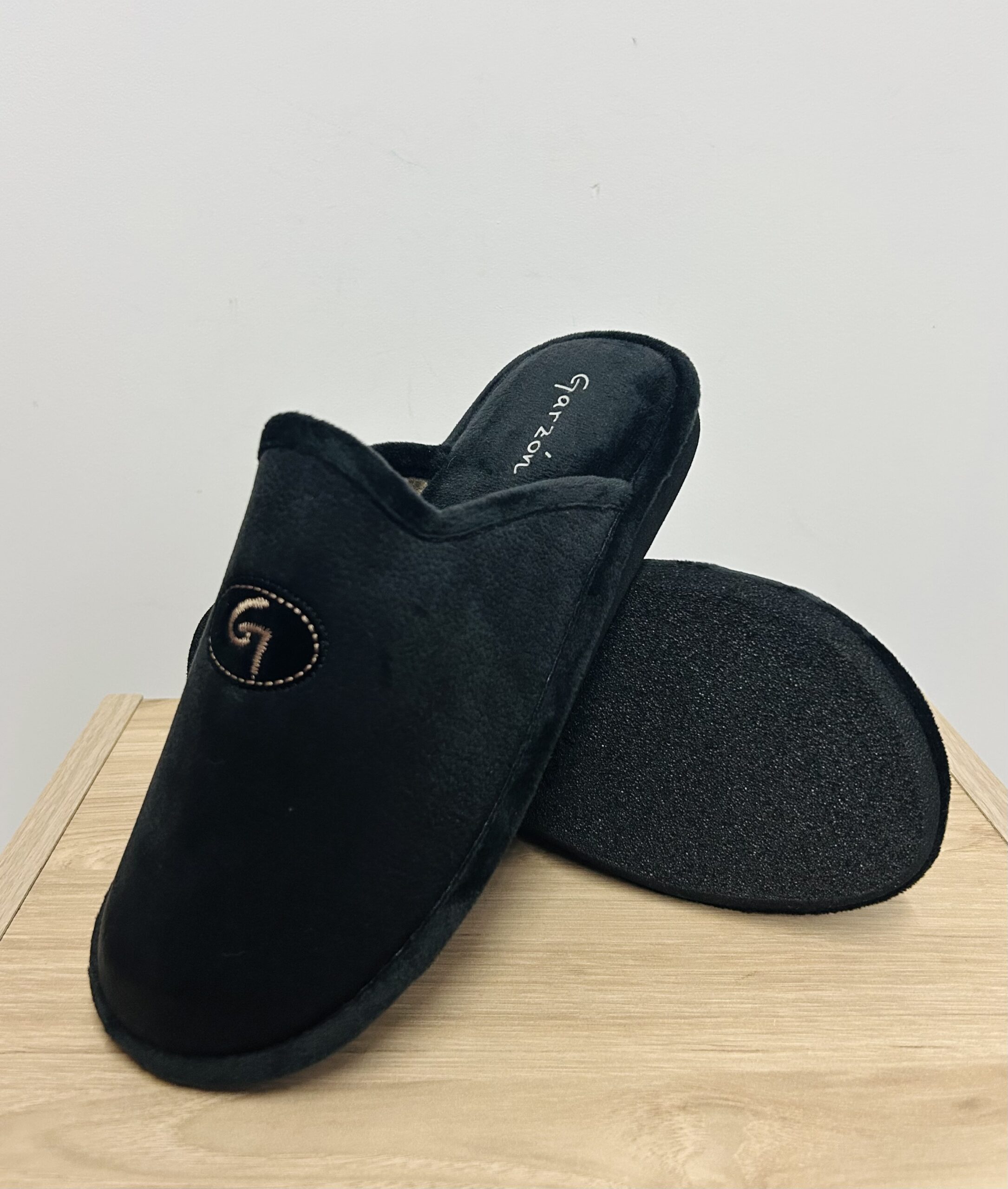 Zapatilla P351 Negro Garzón